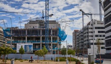 ¿Por qué los nuevos edificios son todos en blanco y negro?