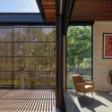 Casa Batten / Ben Walker Architects - Fotografía interior, Madera, Puerta, Terraza, Patio