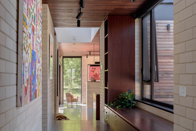 Casa Batten / Ben Walker Architects - Fotografía interior, Madera, Ladrillo, Puerta