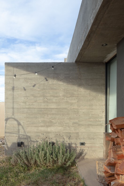 Casa Ringo / UNO MÁS UNO Arquitectos - Fotografía exterior, Concreto