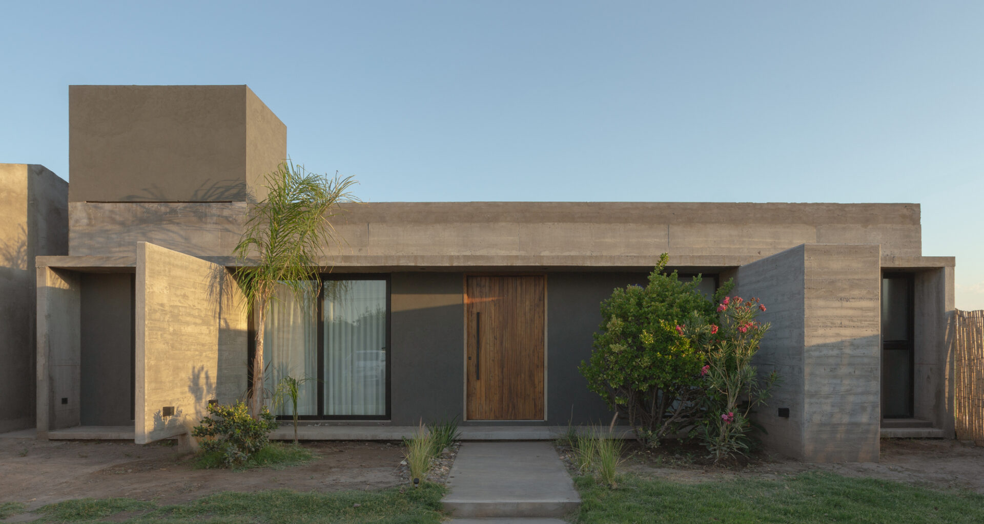 Casa Ringo / UNO MÁS UNO Arquitectos