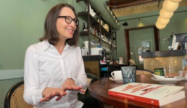 Una almuerzo con Melanie Joy, autora del best-seller 'Por qué amamos a los perros, nos comemos a los cerdos y nos vestimos con las vacas'