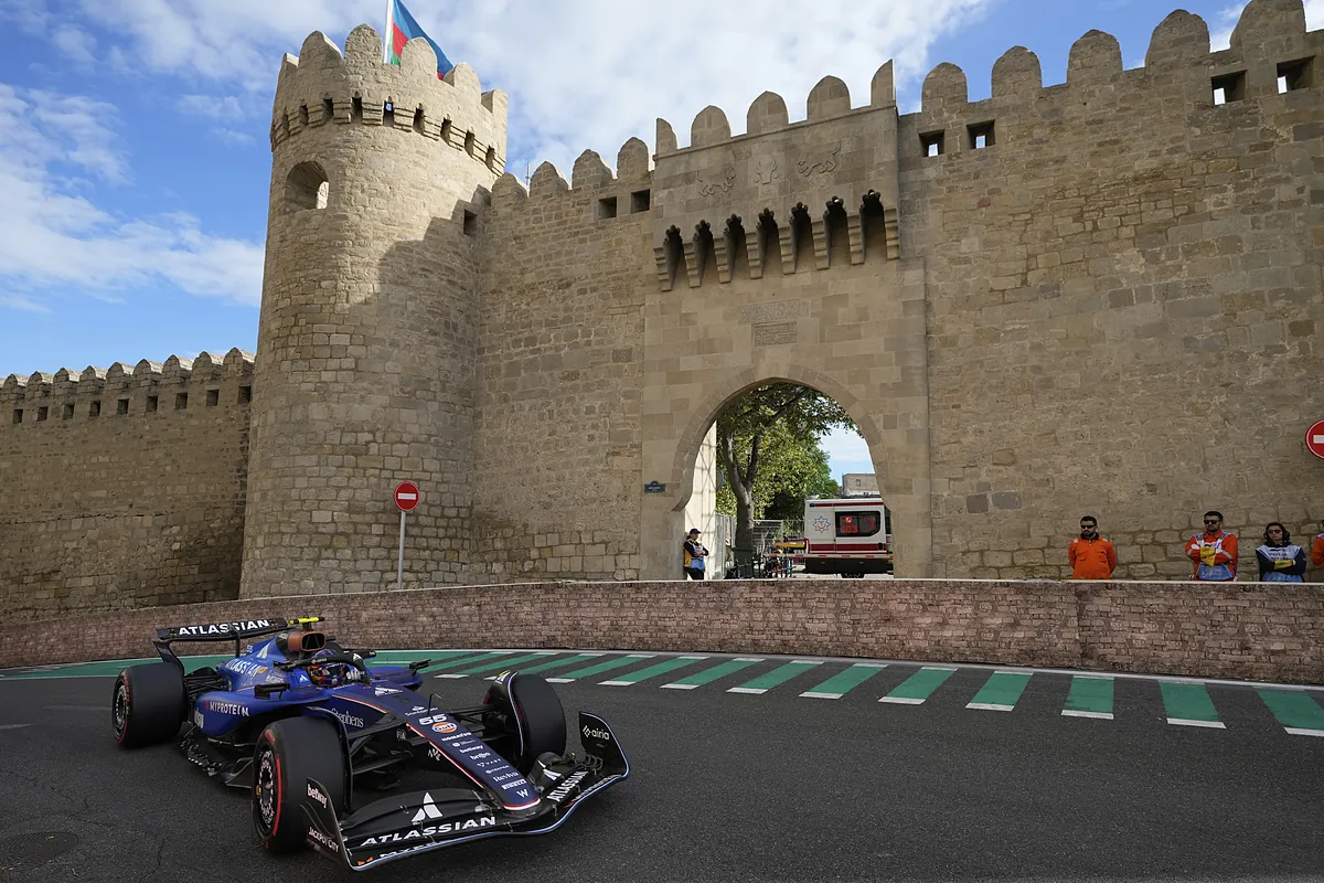 F1: Carlos Sainz, segundo en la parrilla de Bakú, sólo por detrás de Verstappen