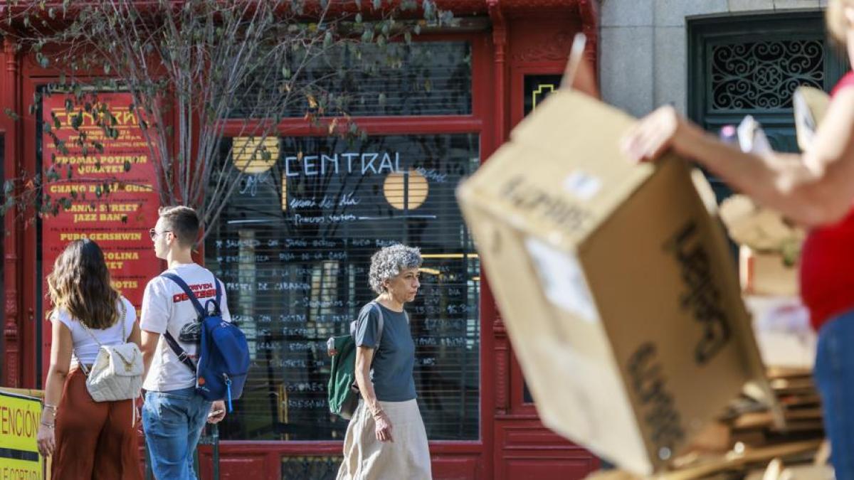 Últimas noches en el Café Central de Madrid, por Miquel Molina