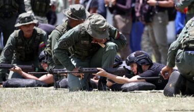Venezuela entrena a civiles ante eventual ataque de EE.UU. – DW – 20/09/2025