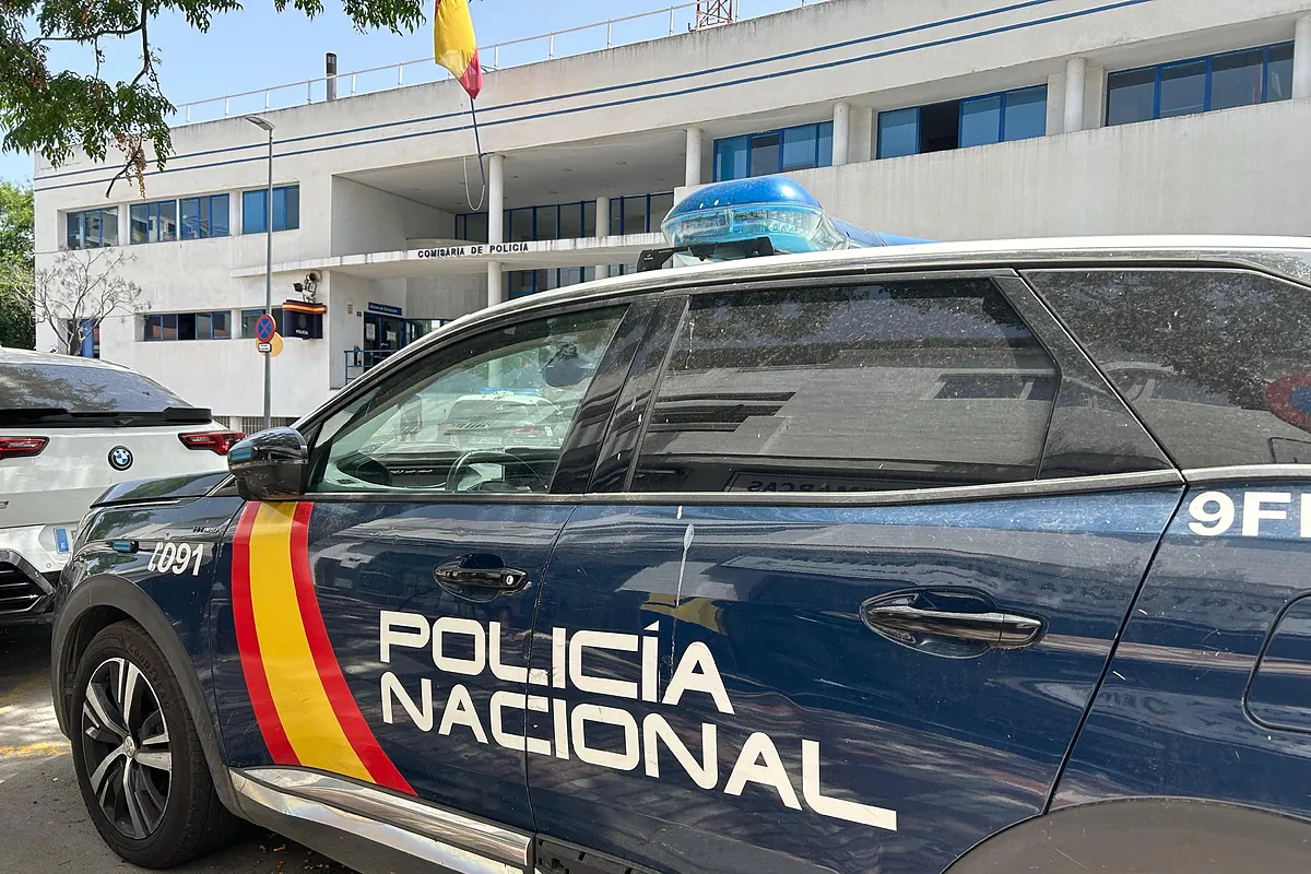 "Bebé se quema, bebé pupa": condenan por maltrato a los padres de dos niñas en Málaga - El Mundo
