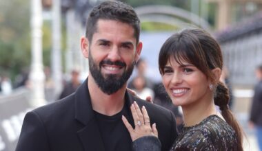 Sara Sálamo entrega a Isco Alarcón una carta de amor en forma de película