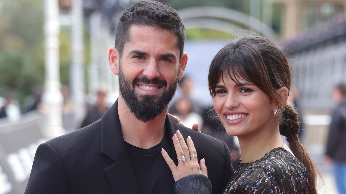 Sara Sálamo entrega a Isco Alarcón una carta de amor en forma de película