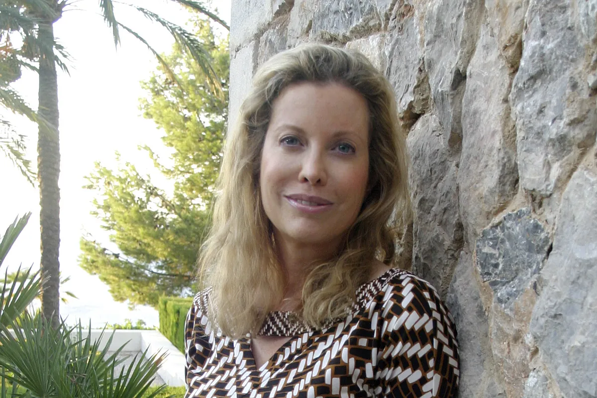 La boda en Gibraltar de Diandra Luker, primera mujer de Michael Douglas, con un conde británico hermanastro de Lady Di - El Mundo