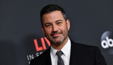 El humorista Jimmy Kimmel vuelve al aire en EEUU pero enfrenta un boicot parcial