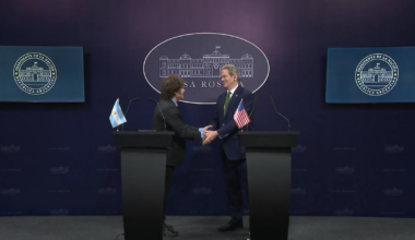 Swap, compra de bonos y préstamo del Tesoro: los detalles de los tres ejes de la millonaria ayuda de EEUU a Argentina