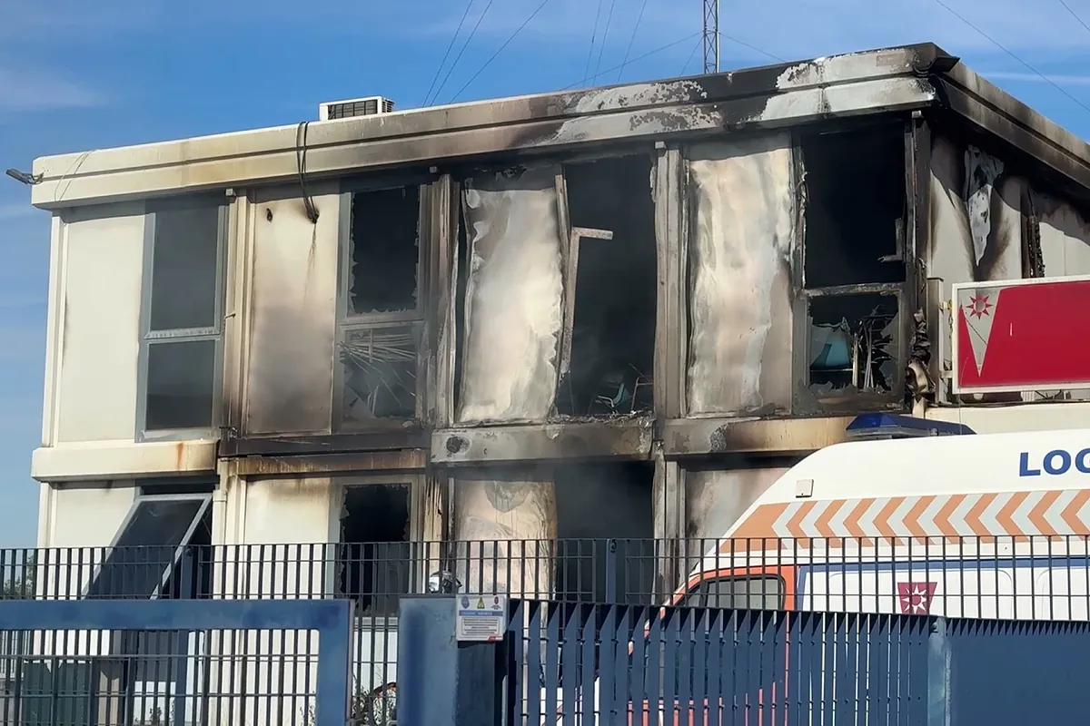 Detenido un ex voluntario de Protección civil por quemar las instalaciones de la agrupación en Rivas: obligó a desalojar a 226 personas de un centro de educación especial - El Mundo