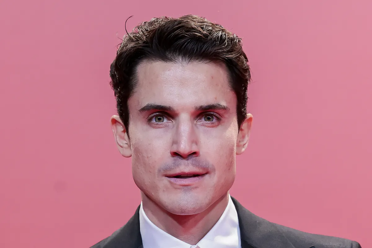 Alex González deja de seguir a su novia en Instagram: el historial romántico del actor que nunca habla de sus parejas - El Mundo