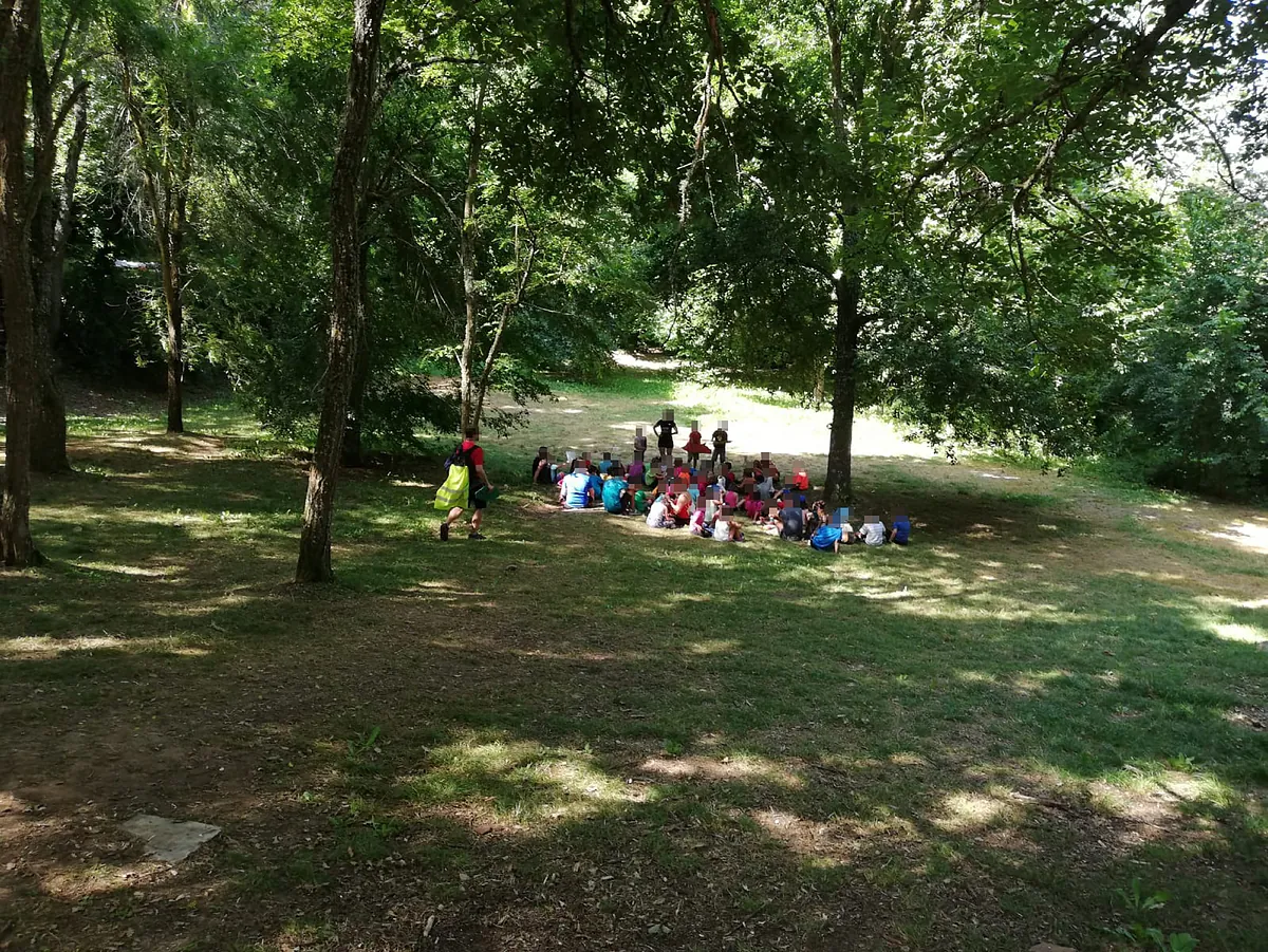 Investigan a los monitores de un campamento denunciados por menores por desnudarse y ducharse con ellos - El Mundo