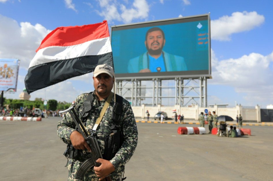 Los hutíes dicen que ataques israelíes dejaron ocho muertos y 142 heridos en la capital de Yemen