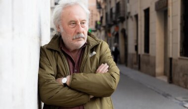 El viaje de Julio Llamazares en busca de las huellas de su padre en el Stalingrado español: "La Guerra Civil sigue planeando, basta mirar al Congreso a diario" - El Mundo