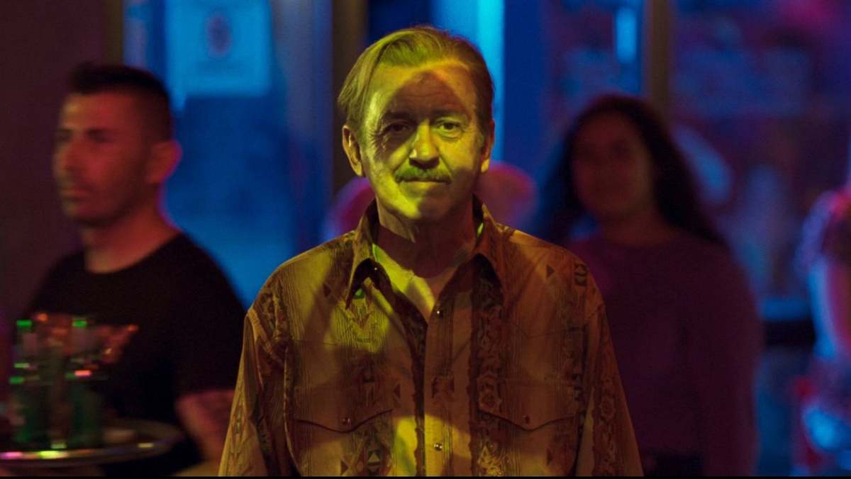 regreso al armario en la edad provecta