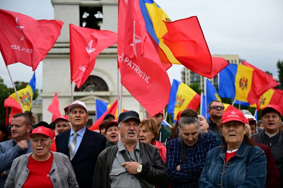 Los moldavos, divididos entre la UE y Rusia, comienzan a votar en tensas elecciones