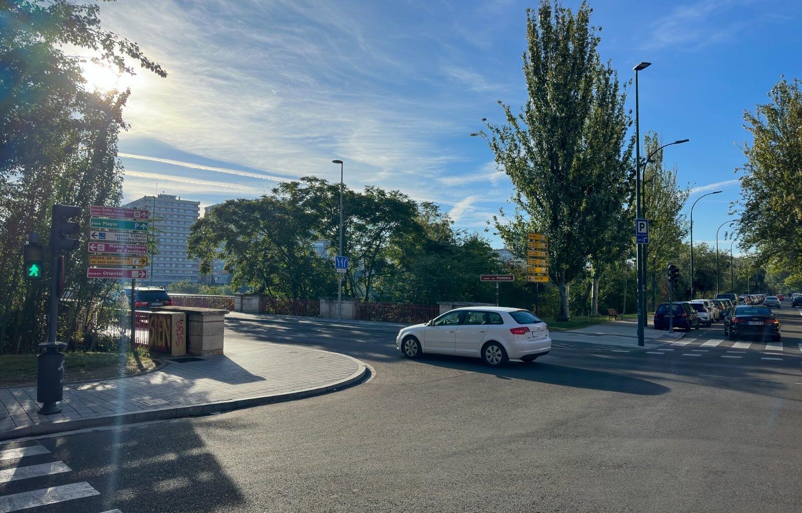 La obra de la red de calor en Huerta del Rey reducirá a un carril el tráfico de acceso al centro por el puente de Poniente