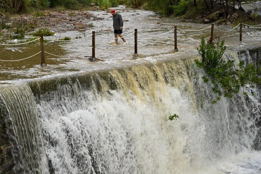 Última hora sobre las lluvias en España, en directo | El temporal descarga en Gandía y marca récord de lluvia con 357 litros en 12 horas