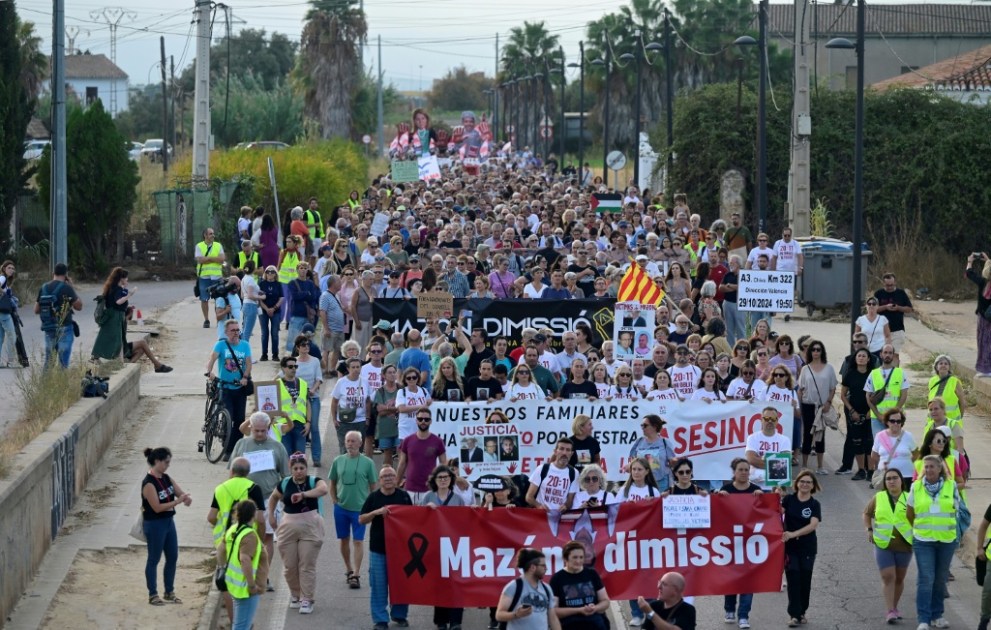 Fuertes lluvias en la región española de Valencia, en alerta roja