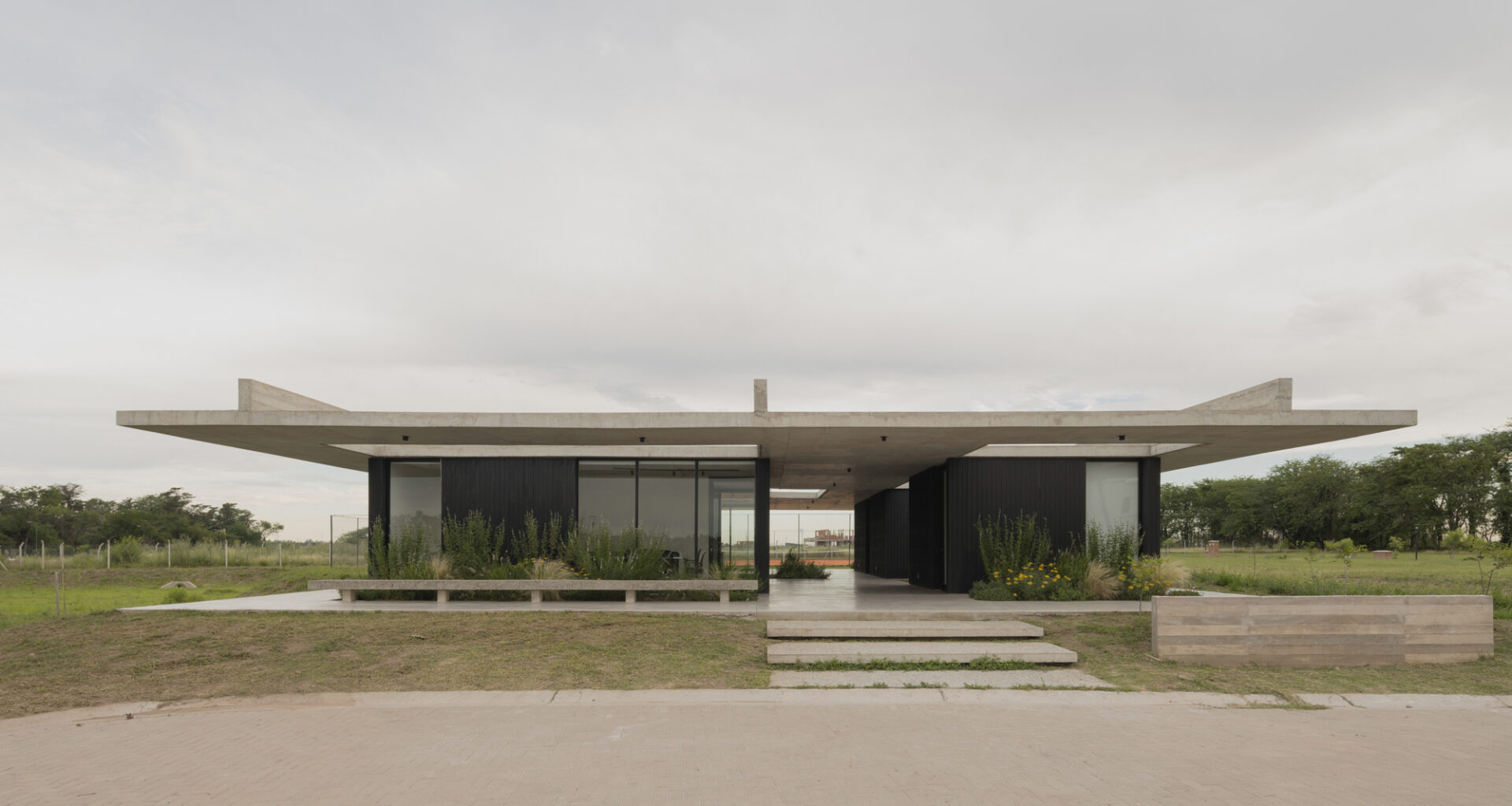 Pabellón de Servicios / VDV ARQ