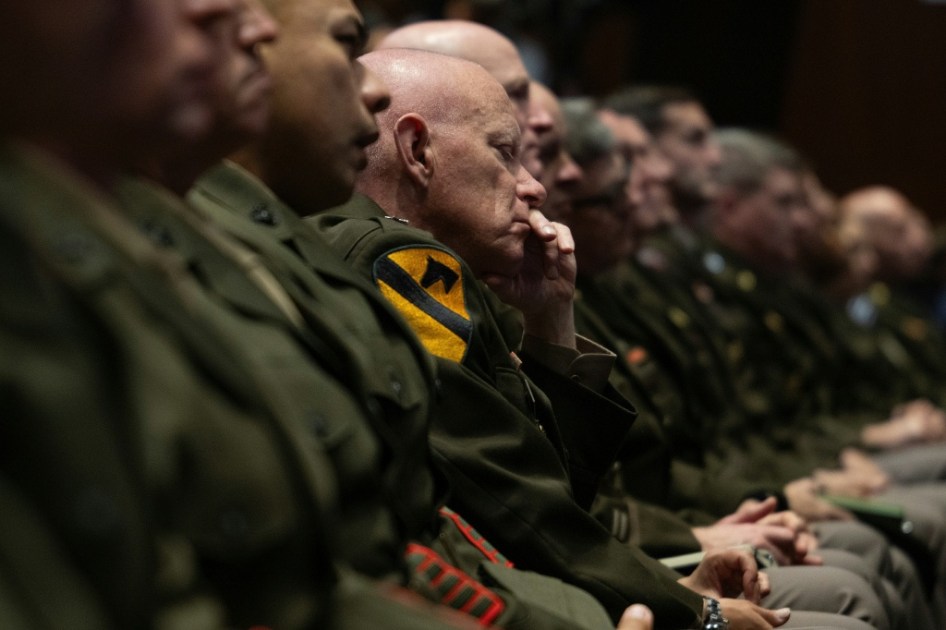Trump dice que "resucitará el espíritu guerrero" de las fuerzas armadas de EEUU