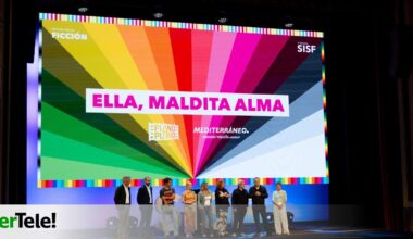 La nueva serie de Telecinco 'Ella, maldita alma' se deja ver en el South de Cádiz y llena el Gran Teatro Falla