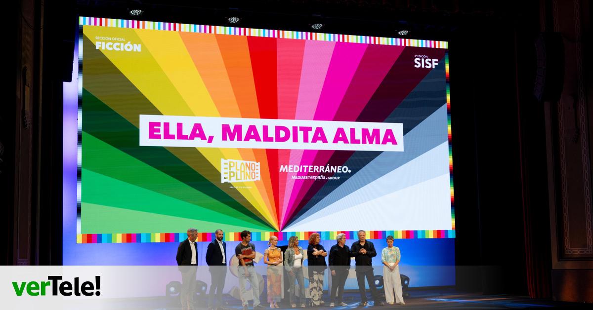 La nueva serie de Telecinco 'Ella, maldita alma' se deja ver en el South de Cádiz y llena el Gran Teatro Falla
