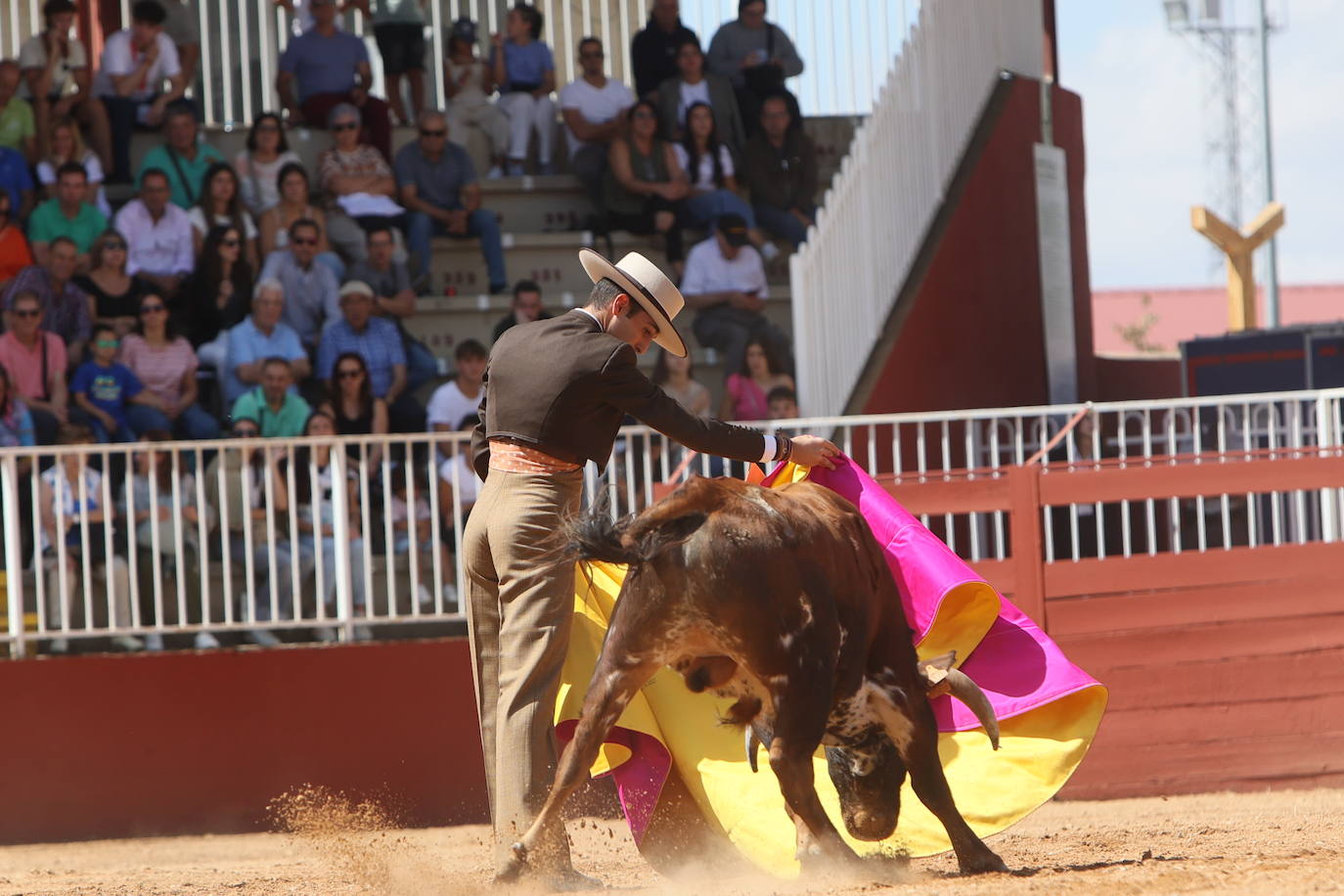 Oreja para Hernández y León en la última clase práctica del Certamen