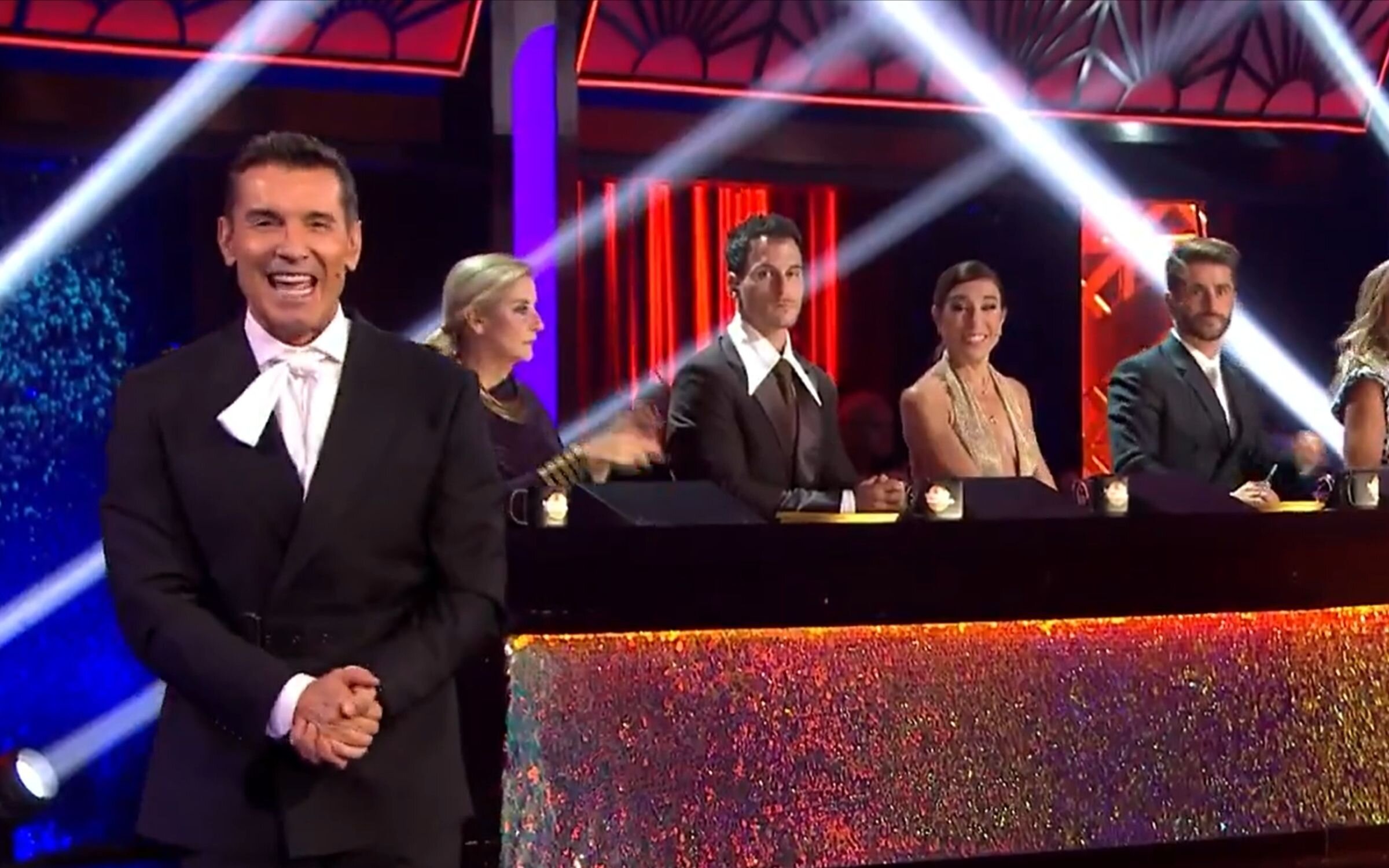 Jesús Vázquez anuncia en 'Bailando con las estrellas' el posible abandono de Adara molinero de 'SV All Stars'