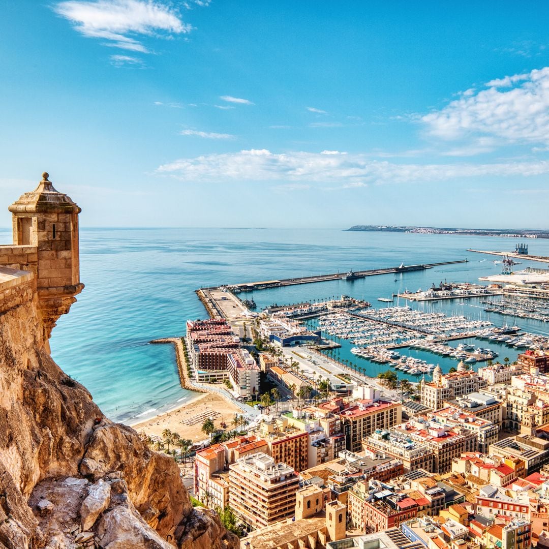 Panorámica de la ciudad de Alicante desde el castillo de Santa Bárbara