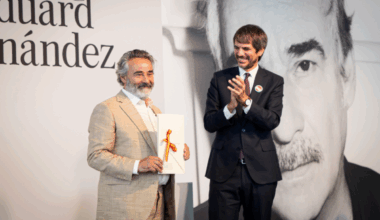 El ministro de Cultura entrega a Eduard Fernández el Premio Nacional de Cinematografía 2025