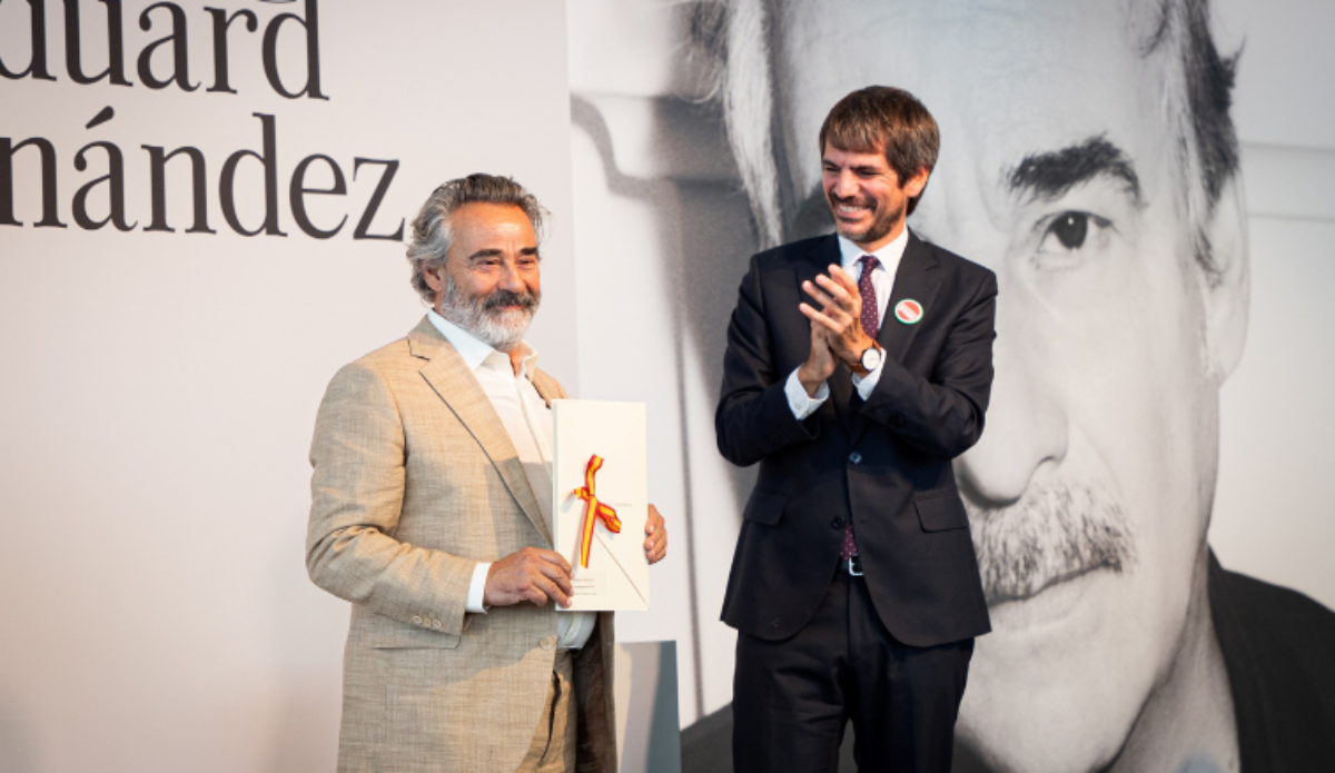 El ministro de Cultura entrega a Eduard Fernández el Premio Nacional de Cinematografía 2025