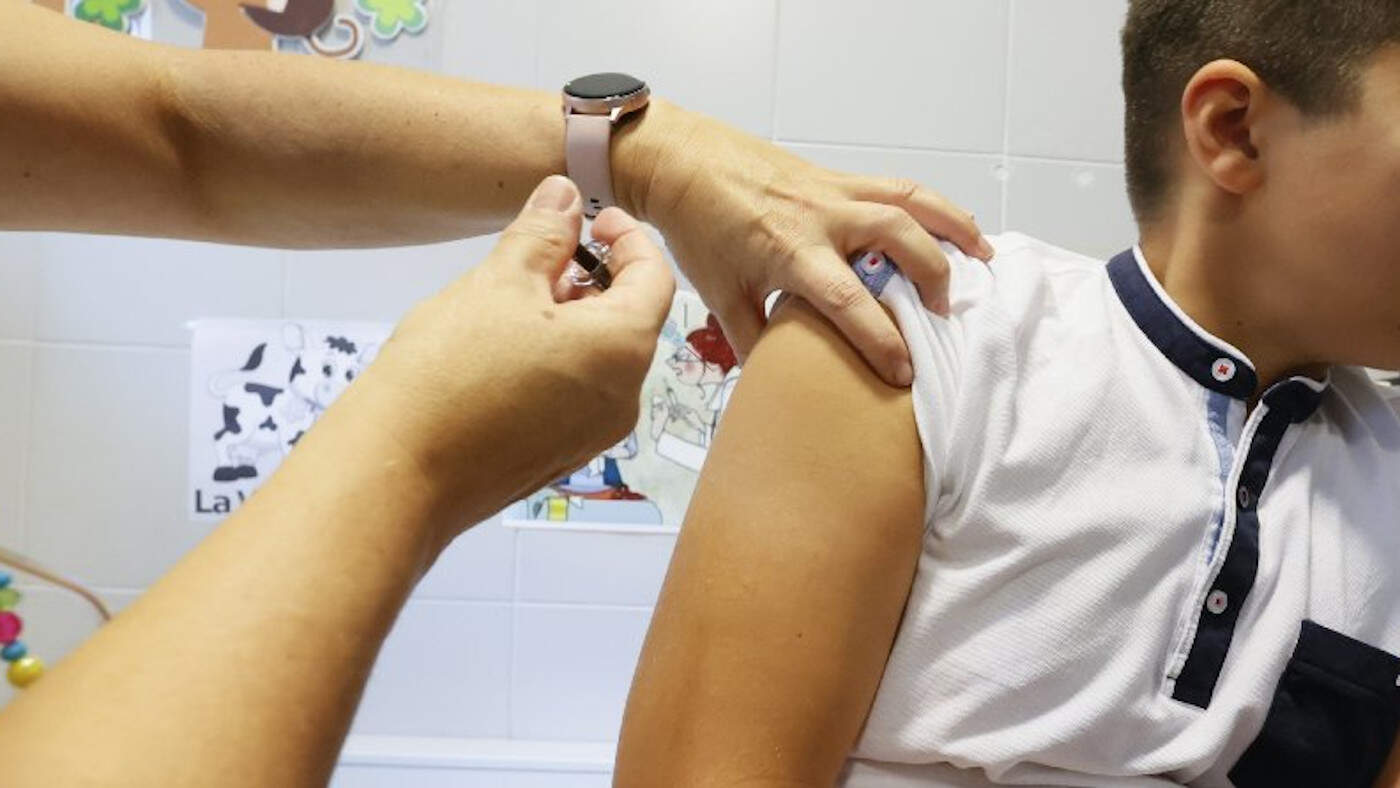 Pediatras y vacunólogos llaman a extender hasta los 17 años la inmunización contra la gripe