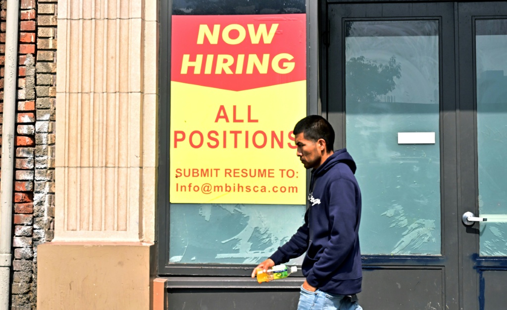 El desempleo en EEUU sube a 4,3% y aumenta expectativas de un recorte de tasas
