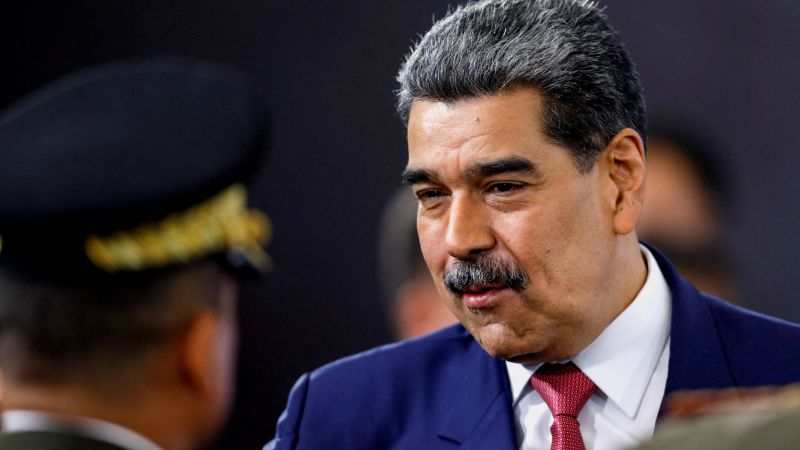 Maduro firma decreto que le otorga poderes especiales ante posible “agresión externa” de EE.UU.