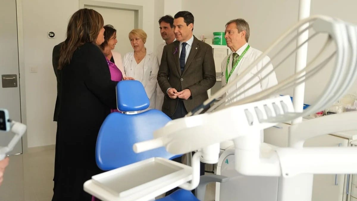Juanma Moreno da otro paso para mejorar el Programa de Salud Infantil y Adolescente en Andalucía