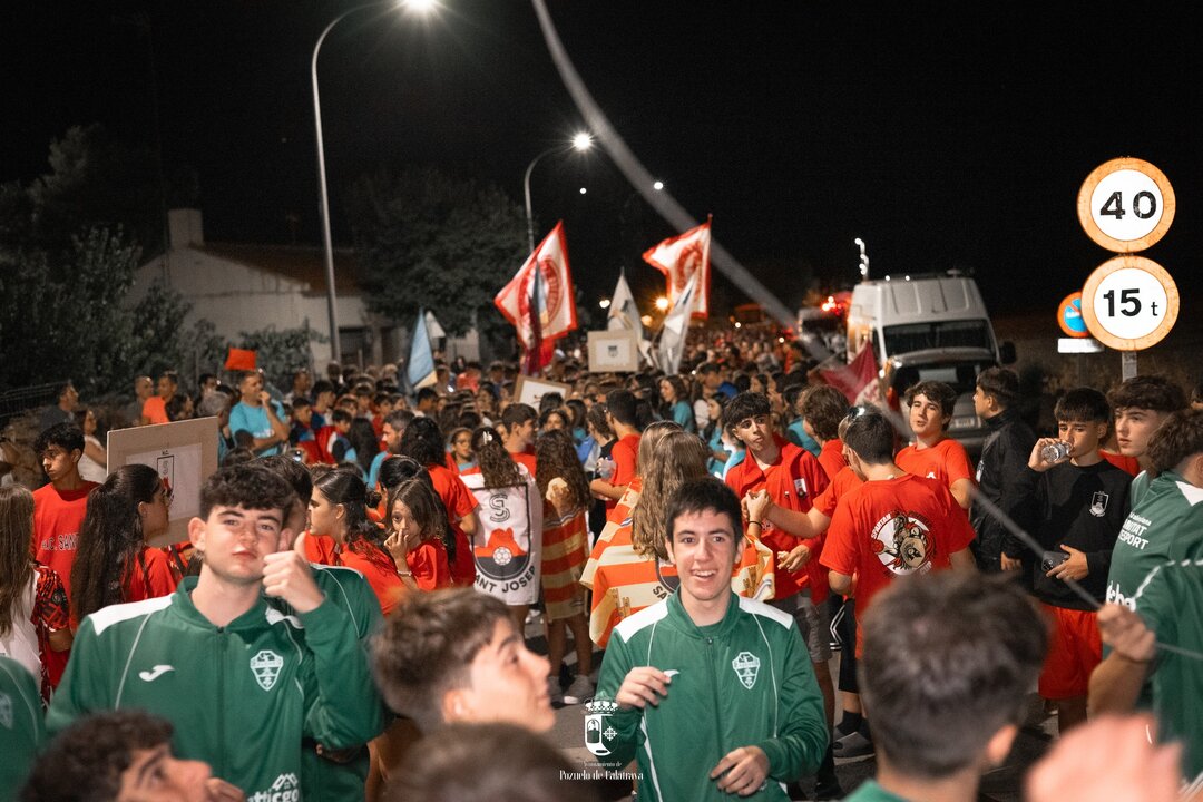 Más de 4.000 personas llenan de color y de emoción el multitudinario desfile de la 5ª 'Spartan Handball Cup' en Pozuelo de Calatrava