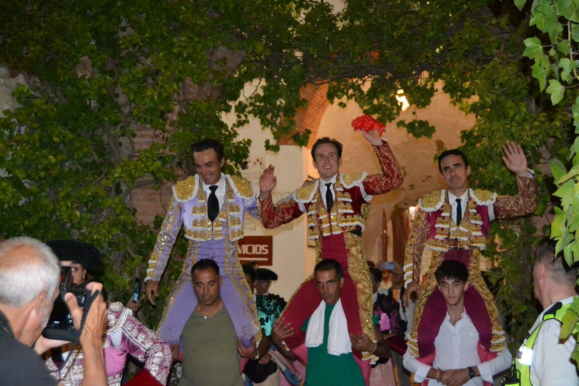 Puerta grande para los tres espadas en la corrida de Feria de Alcázar