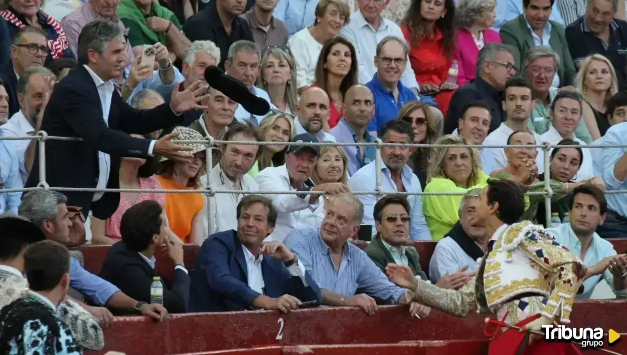 Galería de imágenes: Entre arena, tendidos y un pañuelo rojo en la tercera de Feria en La Glorieta