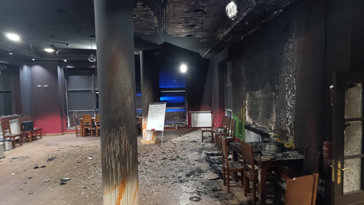 Lanzan dos cócteles molotov contra el edificio de Monforte que albergará el centro de menores migrantes