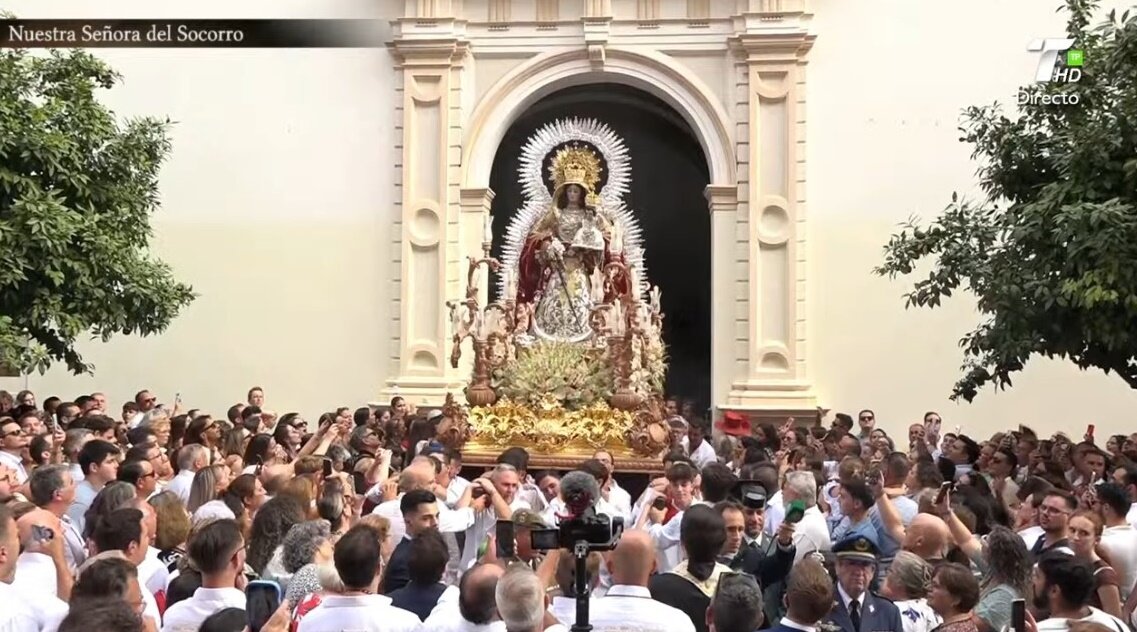 La Virgen del Socorro rodeada de multitud de fieles