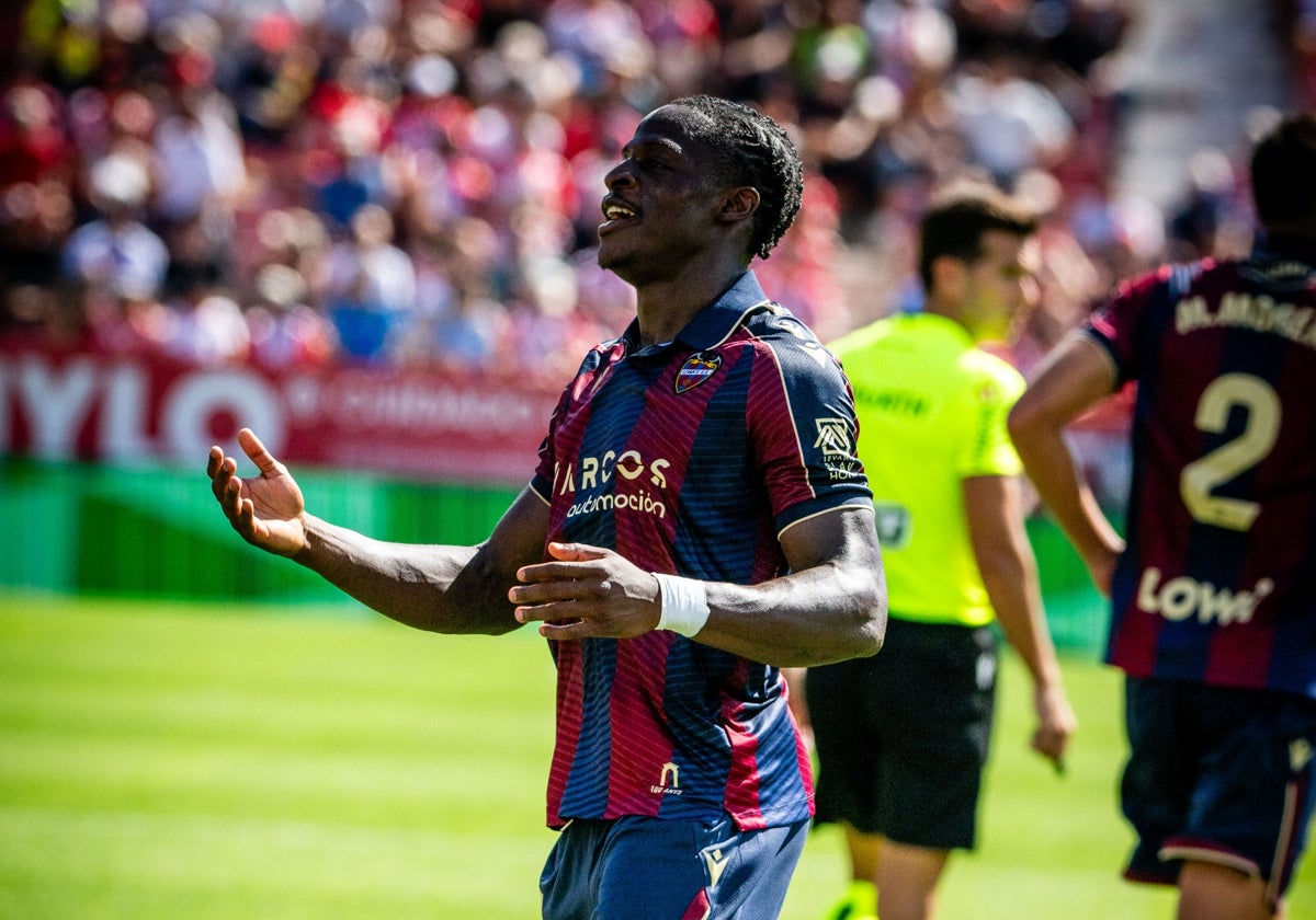 Marcelino se deshace en elogios hacia Etta Eyong