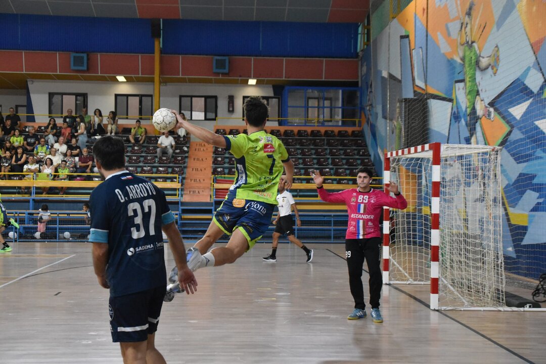 victoria 31-28 ante el Astillero