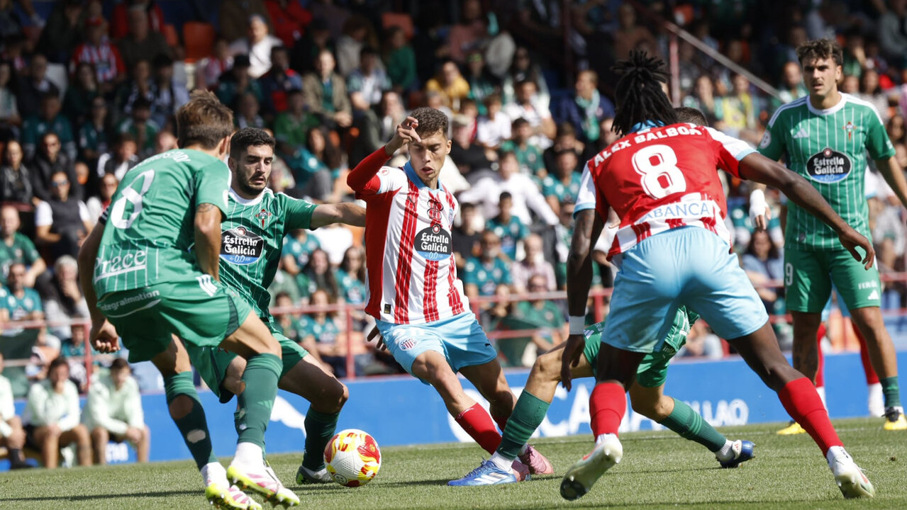 2-1. El CD Lugo remonta al Rácing en un derbi para el recuerdo