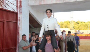 Puerta grande y máximos trofeos para Javier Fernández en la Feria Taurina de Herencia 2025