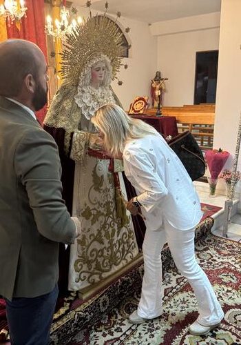 Un besamanos pone fin a los actos por La Merced