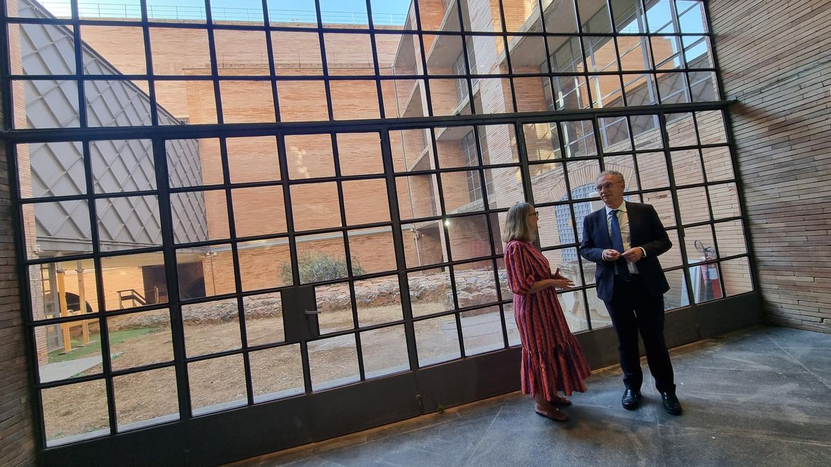 El delegado de Gobierno en Extremadura, José Luis Quintana, visitando las obras del Museo Nacional de Arte Romano de Mérida.