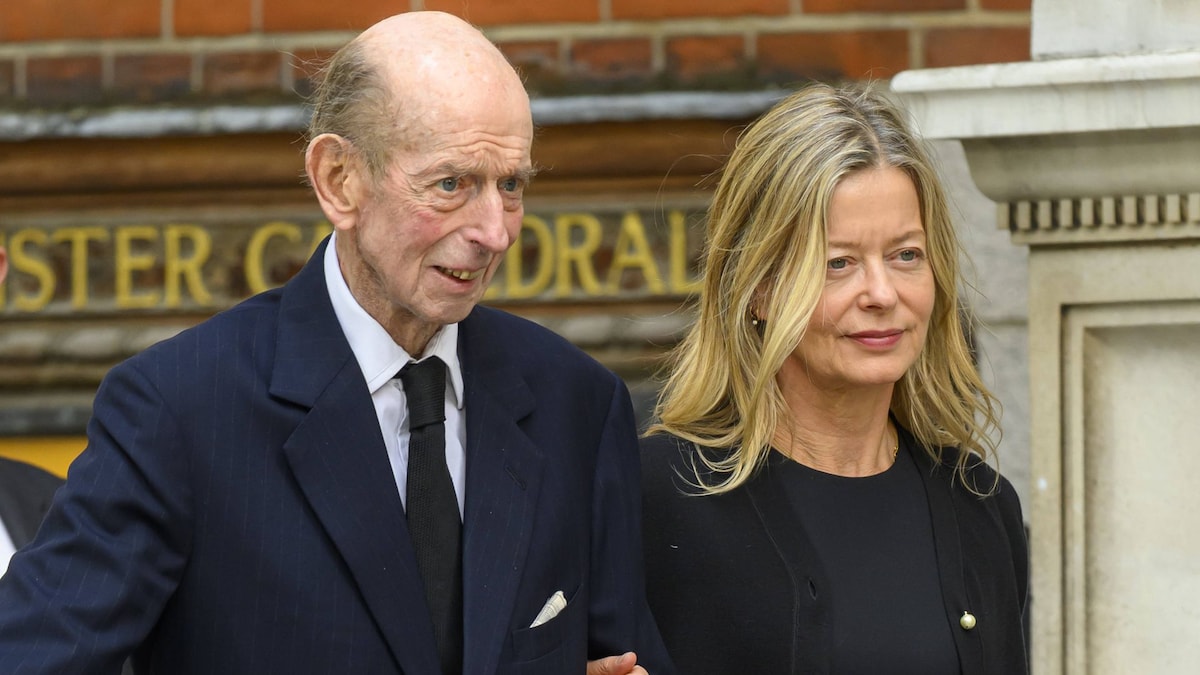 El duque de Kent, arropado por su familia, encabeza la vigilia previa al funeral de su esposa